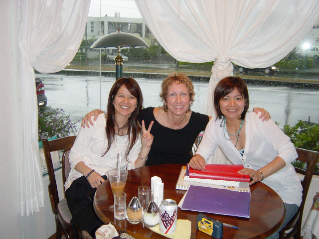 Maeno sisters learn the basics of English in Okinawa, Japan